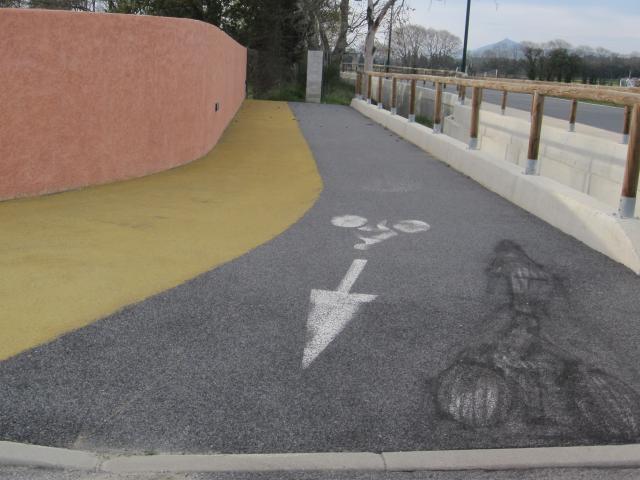 Une piste cyclable en cul-de-sac et à sens unique…