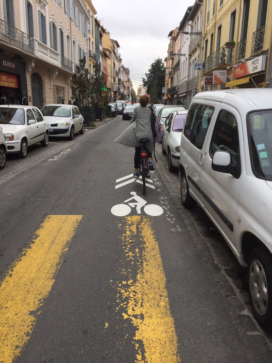 Après 8 ans d’attente, le double sens cyclable est enfin arrivé rue Foch !